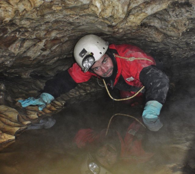 Grotte de prrouge